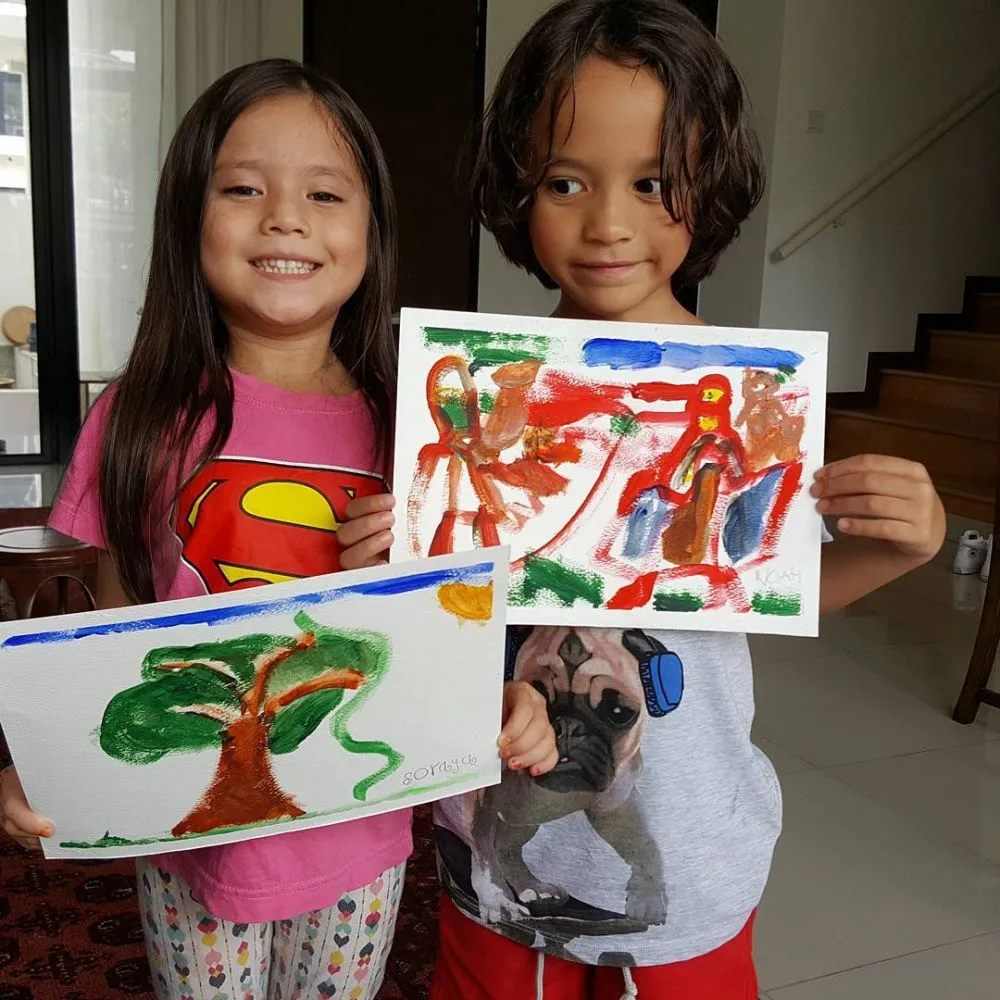 Potret Noah Sinclair melukis © 2020 Instagram/@ashrafsinclair ; Instagram/@dida_sinclair Potret Noah Sinclair melukis © 2020 Instagram/@ashrafsinclair ; Instagram/@dida_sinclair