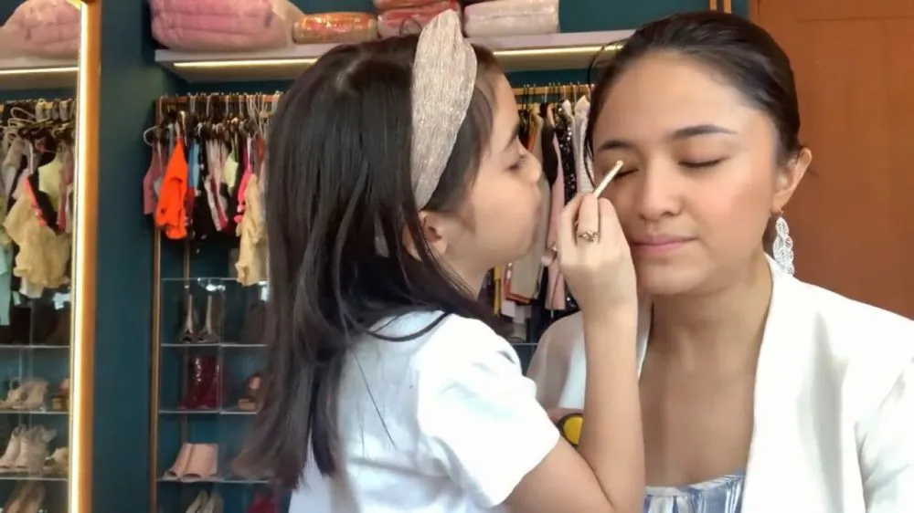 Sienna Ameerah dandani Marshanda youtube Sienna Ameerah dandani Marshanda youtube