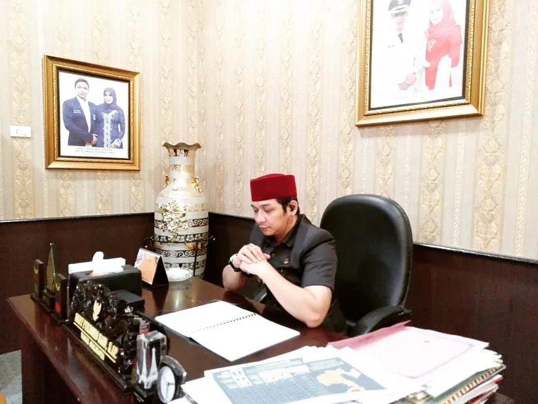 Ruang kerja Pasha Ungu Instagram Ruang kerja Pasha Ungu Instagram