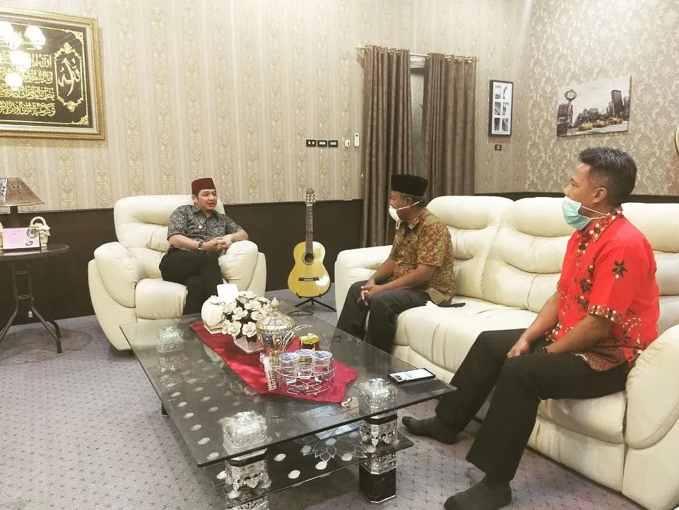 Ruang kerja Pasha Ungu Instagram Ruang kerja Pasha Ungu Instagram