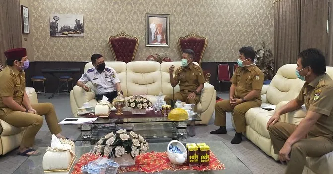 Ruang kerja Pasha Ungu Instagram Ruang kerja Pasha Ungu Instagram