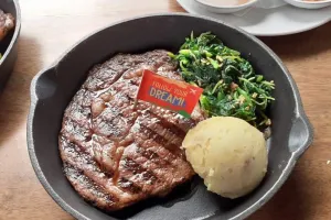 Tips membuat steak seenak di restoran ala Chef Gordon Ramsay