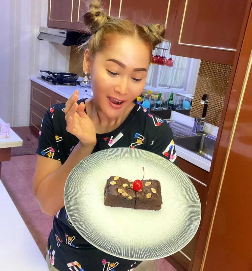 potret inul saat masak © 2020 brilio.net potret inul saat masak © 2020 brilio.net