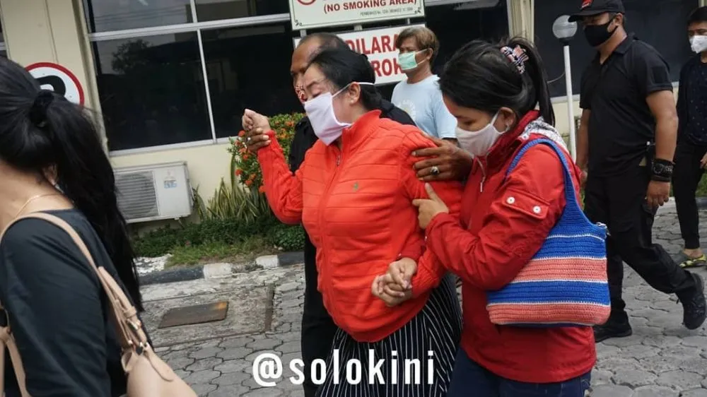 Momen kesedihan istri Didi Kempot Istimewa Momen kesedihan istri Didi Kempot Istimewa