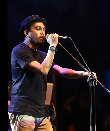 Musisi tenar berbagai sumber