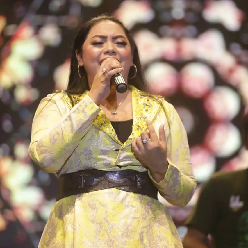 Aksi pentas Yan Vellia istri Didi Kempot © 2020 brilio.net Aksi pentas Yan Vellia istri Didi Kempot © 2020 brilio.net