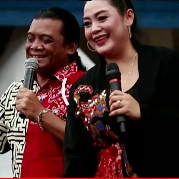 Aksi pentas Yan Vellia istri Didi Kempot © 2020 brilio.net Aksi pentas Yan Vellia istri Didi Kempot © 2020 brilio.net