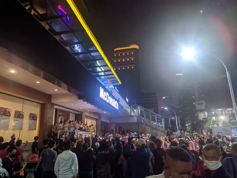 Potret momen penutupan McD Sarinah Berbagai sumber Potret momen penutupan McD Sarinah Berbagai sumber