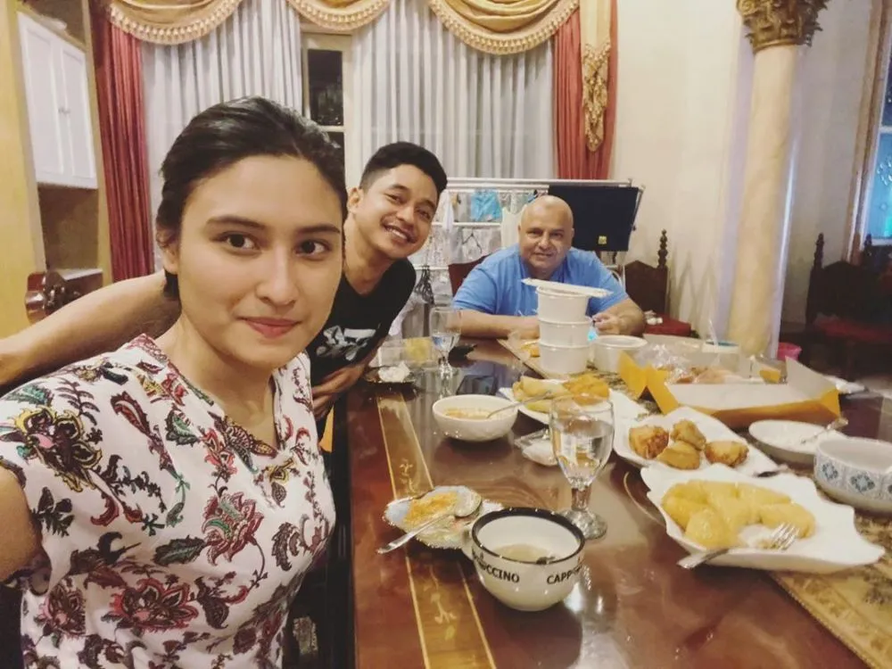 Angbeen Rishi & Adly Fairuz usai menikah © 2020 brilio.net Angbeen Rishi & Adly Fairuz usai menikah © 2020 brilio.net