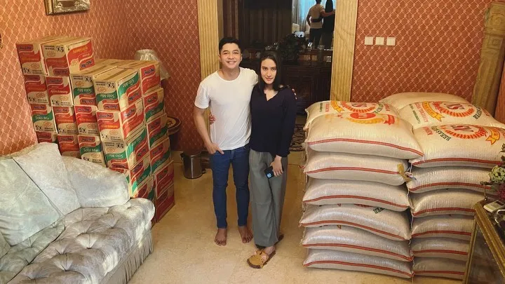 Angbeen Rishi & Adly Fairuz usai menikah © 2020 brilio.net Angbeen Rishi & Adly Fairuz usai menikah © 2020 brilio.net