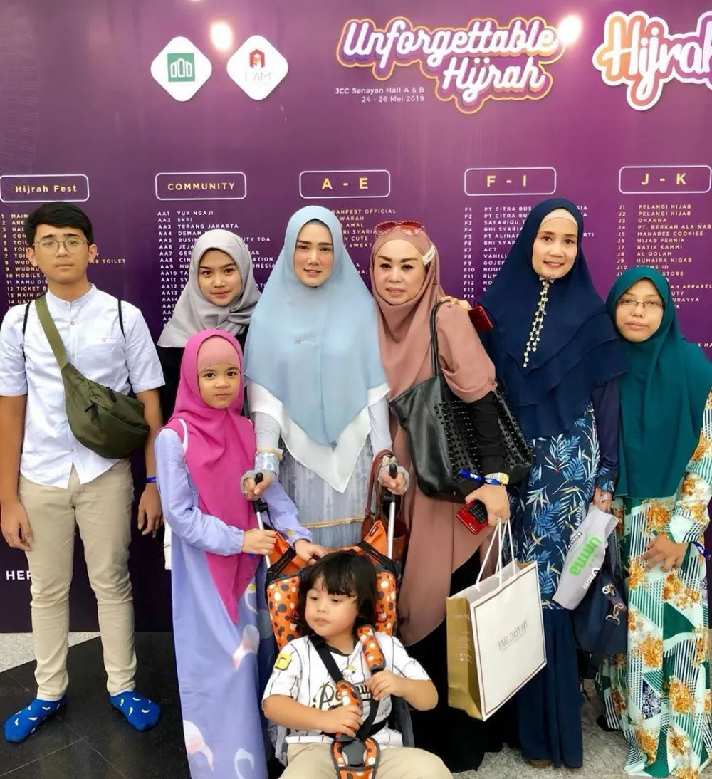 Potret Safeea Ahmad berkerudung Berbagai sumber