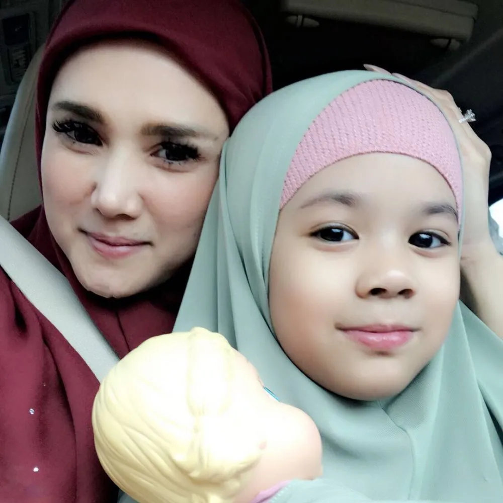 Potret Safeea Ahmad berkerudung Berbagai sumber