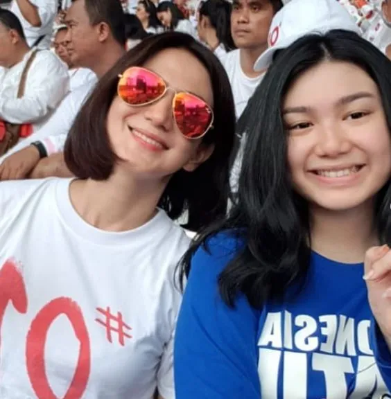 10 Potret cantik Wanda Hamidah dan putrinya Instagram 10 Potret cantik Wanda Hamidah dan putrinya Instagram