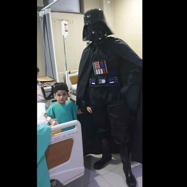 Potret dokter pakai kostum superhero Instagram/@erric_manibuy Potret dokter pakai kostum superhero Instagram/@erric_manibuy