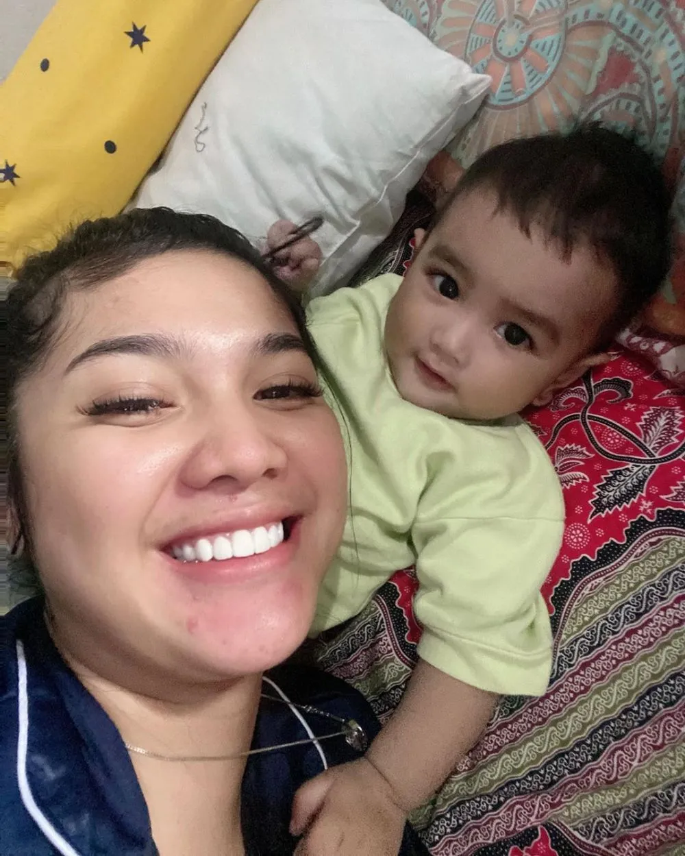 Momen Raya Kitty momong anak Instagram