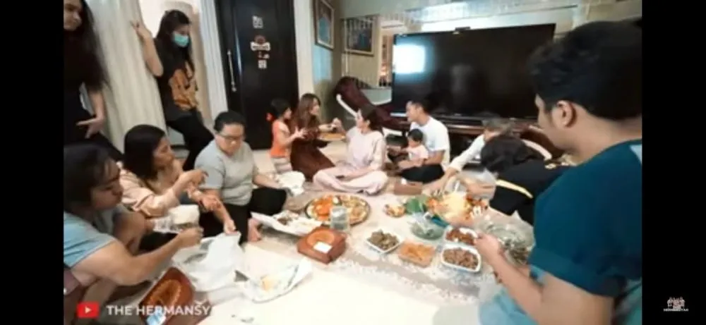 Syukuran anak angkat Anang instagram Syukuran anak angkat Anang instagram