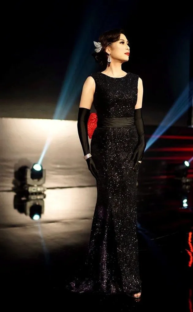 Potret terbaru Anya Dwinov Berbagai sumber