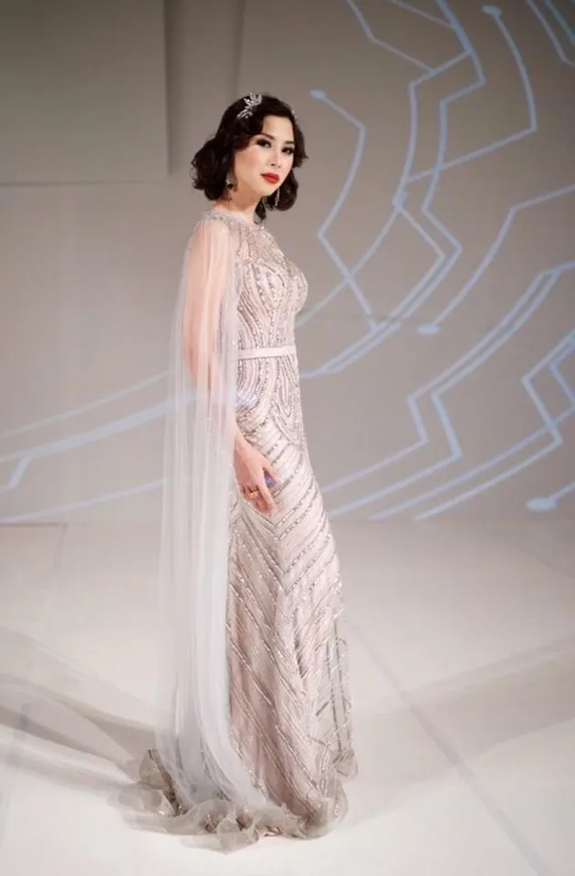 Potret terbaru Anya Dwinov Berbagai sumber