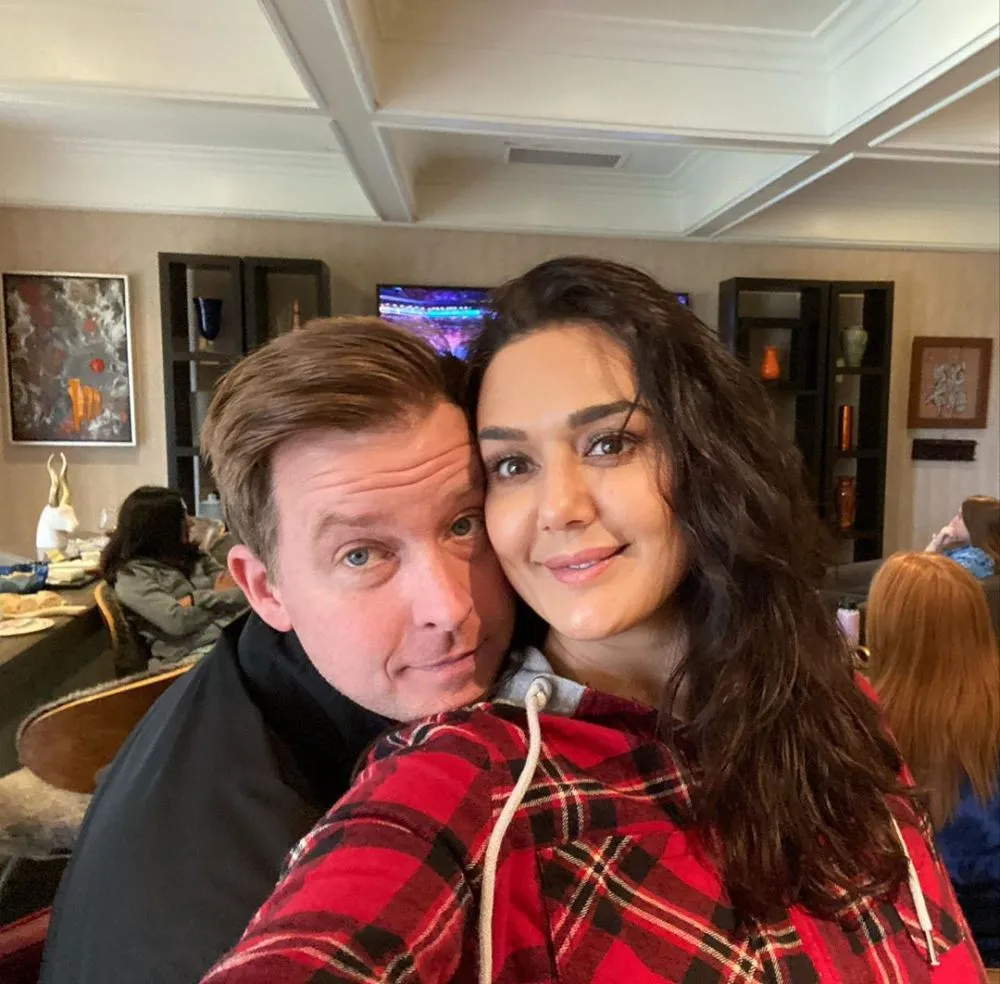 Momen mesra Preity Zinta & suami © 2020 brilio.net Momen mesra Preity Zinta & suami © 2020 brilio.net