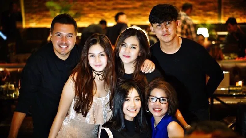 potret rinni wulandari dan saudara ipar instagram potret rinni wulandari dan saudara ipar instagram