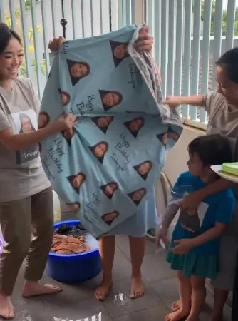 Gisel dan asistennya © 2020 brilio.net Gisel dan asistennya © 2020 brilio.net