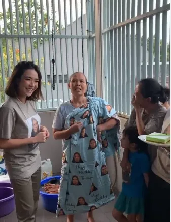 Gisel dan asistennya © 2020 brilio.net Gisel dan asistennya © 2020 brilio.net