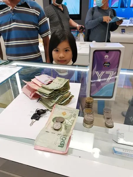 anak kecil pecahkan celengan demi beli hp untuk belajar online Facebook