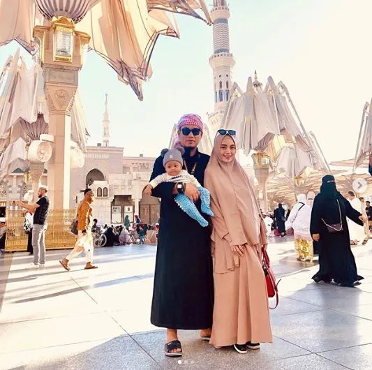 potret romantis Rizal Armada dan istri © 2020 brilio.net Instagram/@monicaimas ; Instagram/@rizalarmada potret romantis Rizal Armada dan istri © 2020 brilio.net Instagram/@monicaimas ; Instagram/@rizalarmada