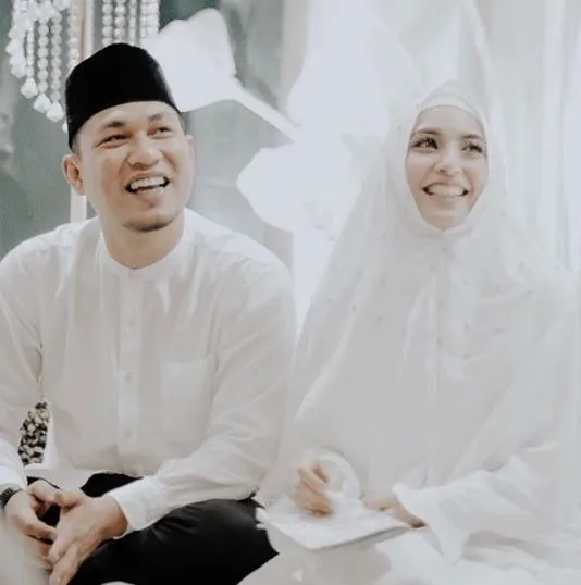 potret romantis Rizal Armada dan istri © 2020 brilio.net Instagram/@monicaimas ; Instagram/@rizalarmada potret romantis Rizal Armada dan istri © 2020 brilio.net Instagram/@monicaimas ; Instagram/@rizalarmada