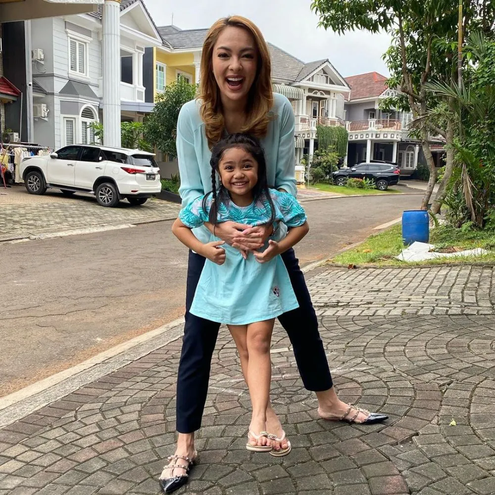 Dokter Reisa dan anak © 2020 brilio.net