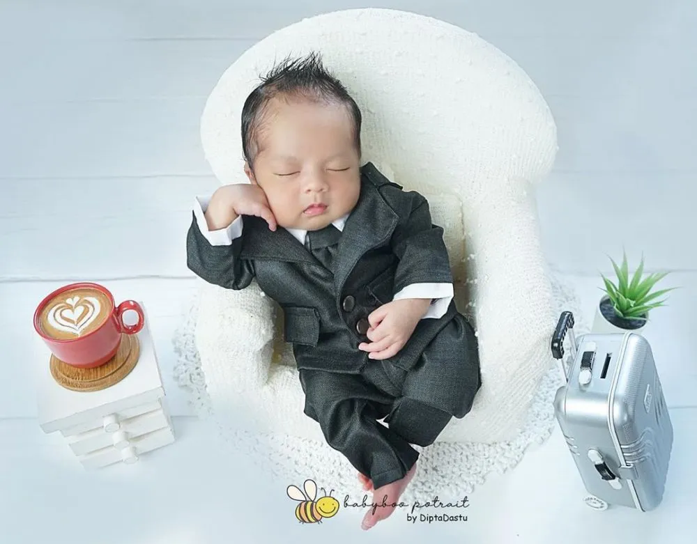 pemotretan new born anak Anggita Sari Instagram pemotretan new born anak Anggita Sari Instagram