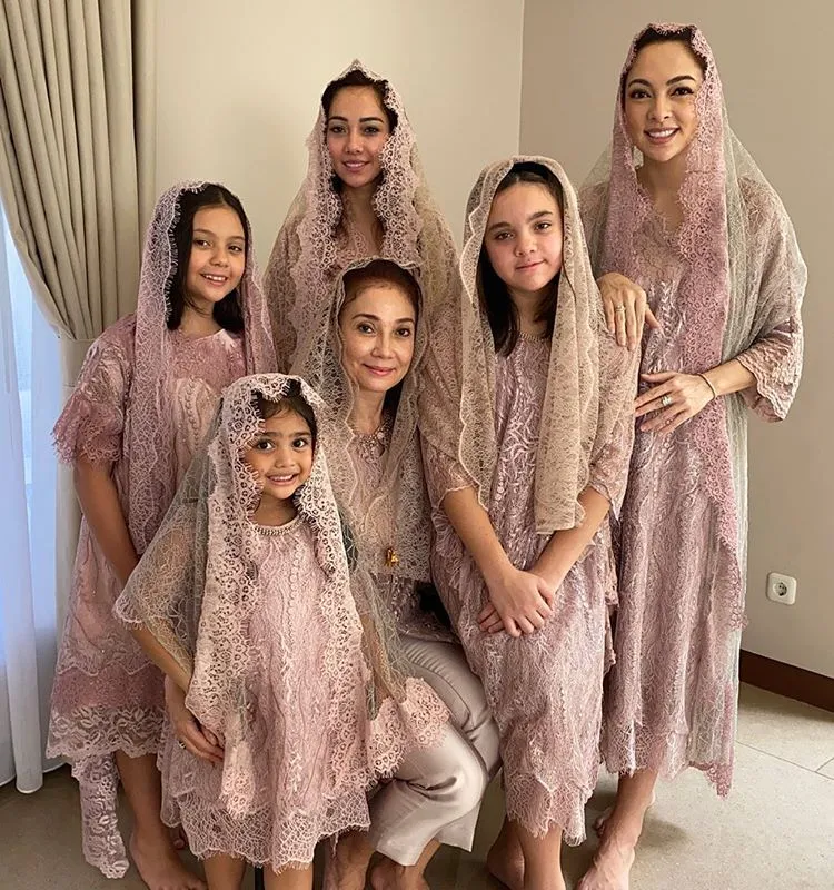 Potret dokter Reisadan keluarga Instagram/@reisabrotoasmoro Potret dokter Reisadan keluarga Instagram/@reisabrotoasmoro