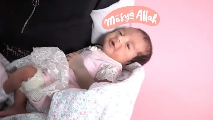 Pemotretan new born anak ketiga Tania Nadira YouTube