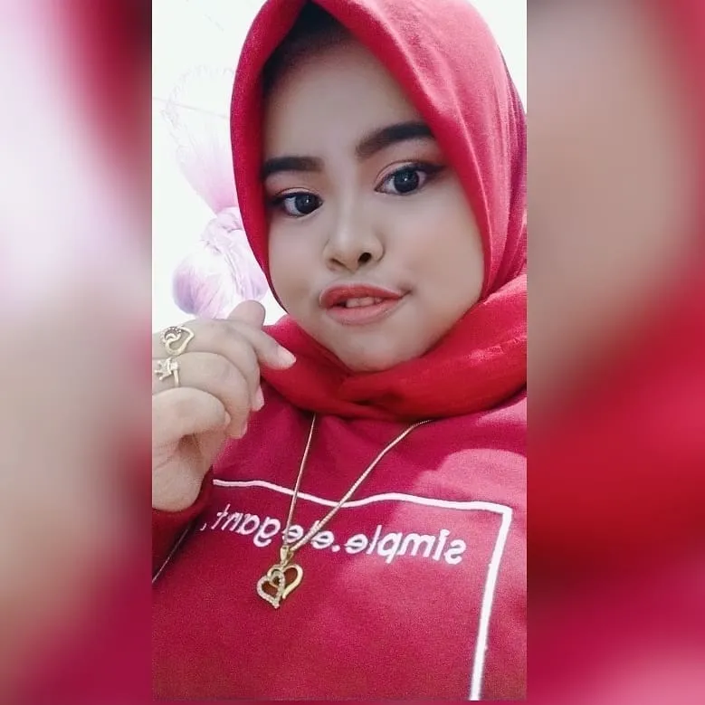 Kekeyi makeup tebal  Instagram