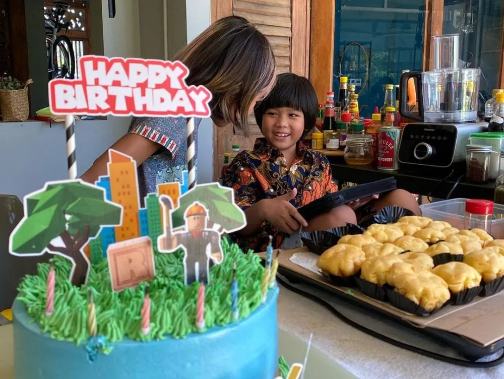 Ulang tahun anak Nirina Zubir © 2020 brilio.net Ulang tahun anak Nirina Zubir © 2020 brilio.net