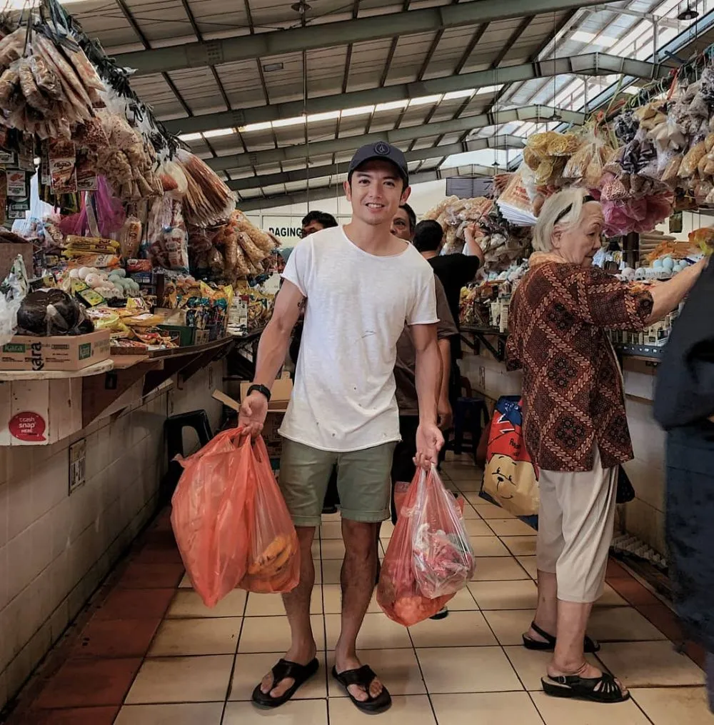 10 seleb pria ke pasar © 2020 brilio.net 10 seleb pria ke pasar © 2020 brilio.net