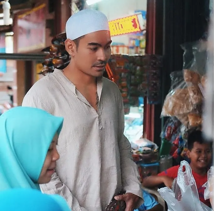 10 seleb pria ke pasar © 2020 brilio.net 10 seleb pria ke pasar © 2020 brilio.net