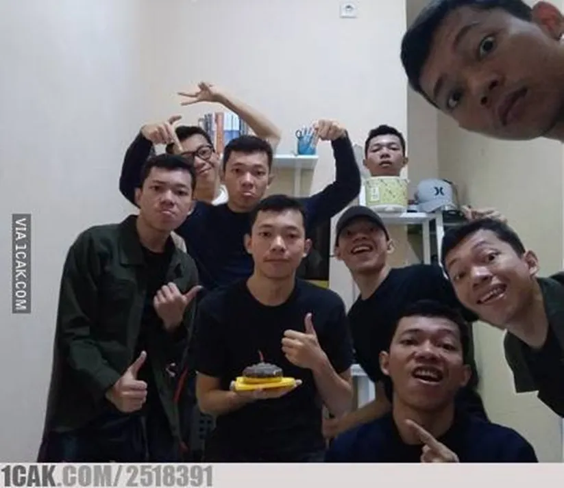 momen absurd ngasih kejutan © 2020 1cak.com momen absurd ngasih kejutan © 2020 1cak.com