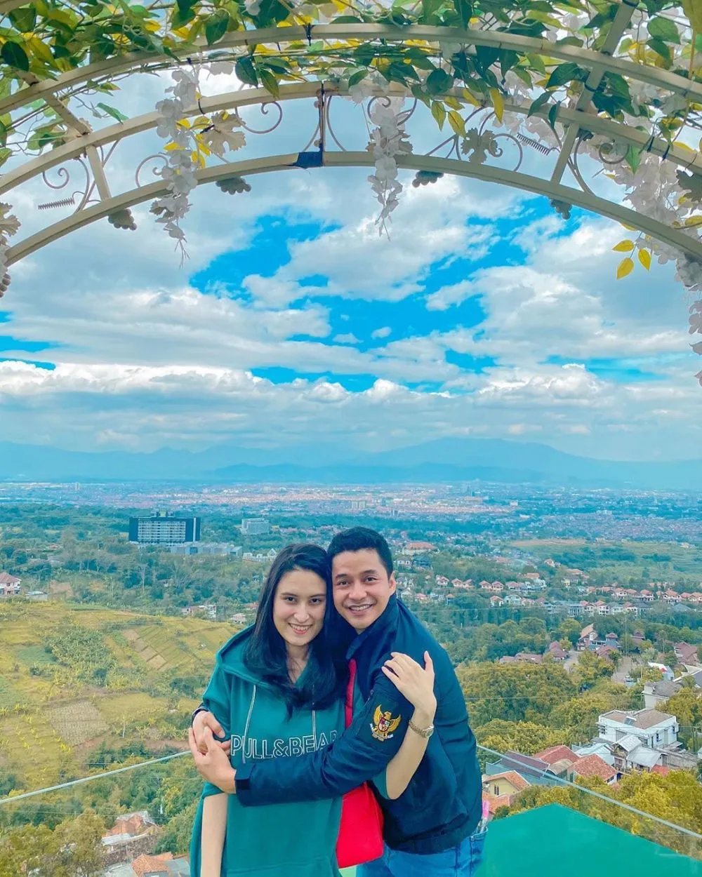 Potret Adly dan Angbeen honeymoon © 2020 brilio.net