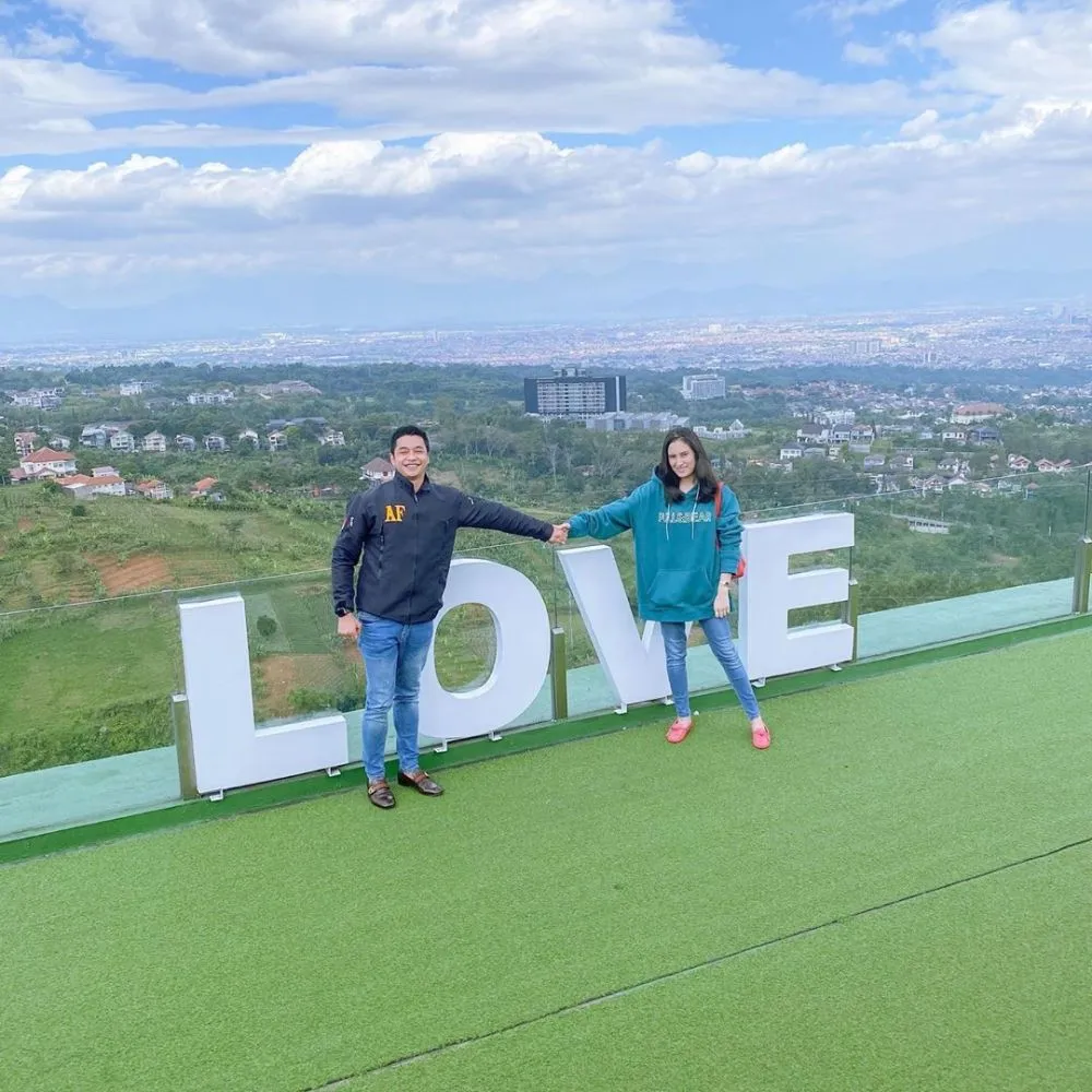 Potret Adly dan Angbeen honeymoon © 2020 brilio.net