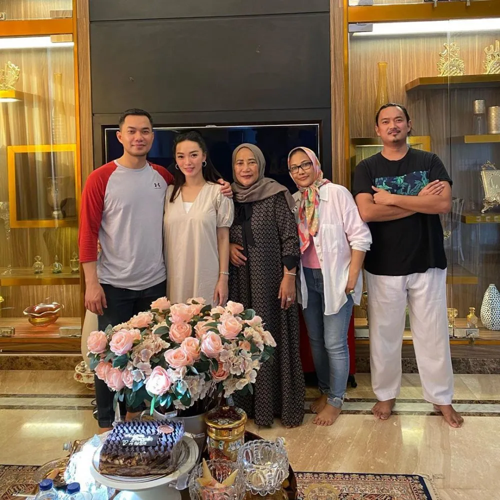 aktivitas Zaskia Gotik di Balikpapan Instagram aktivitas Zaskia Gotik di Balikpapan Instagram