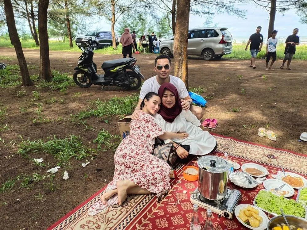 aktivitas Zaskia Gotik di Balikpapan Instagram aktivitas Zaskia Gotik di Balikpapan Instagram