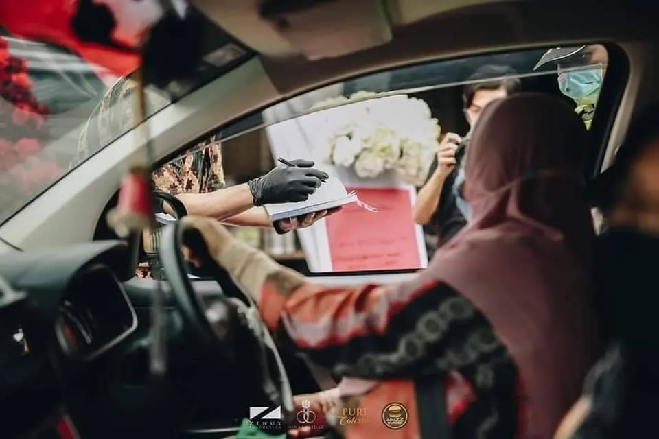 9 momen pernikahan drive thru © 2020 brilio.net