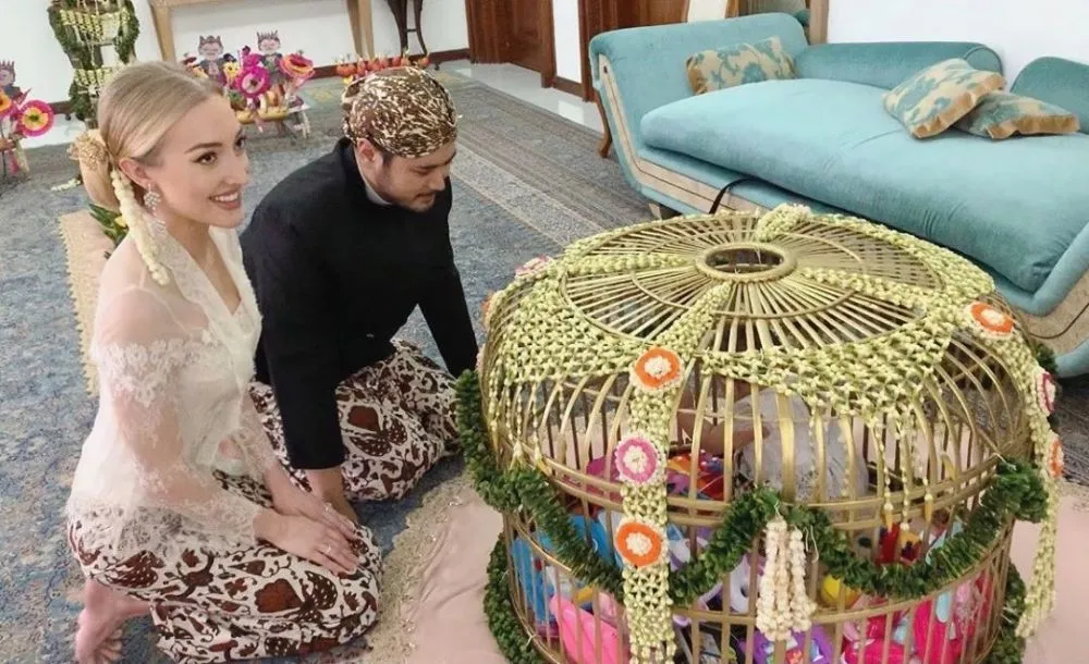 istri Panji Trihatmodjo kebaya Instagram