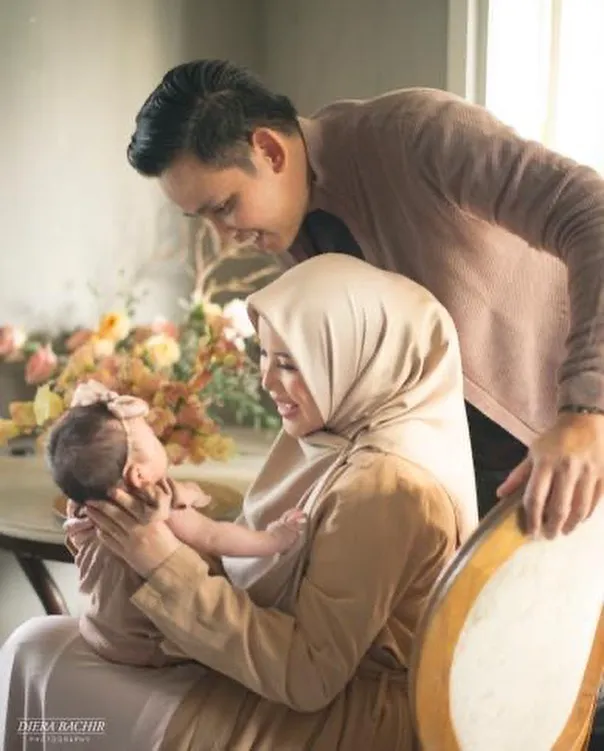 pemotretan keluarga Chacha Frederica Instagram pemotretan keluarga Chacha Frederica Instagram