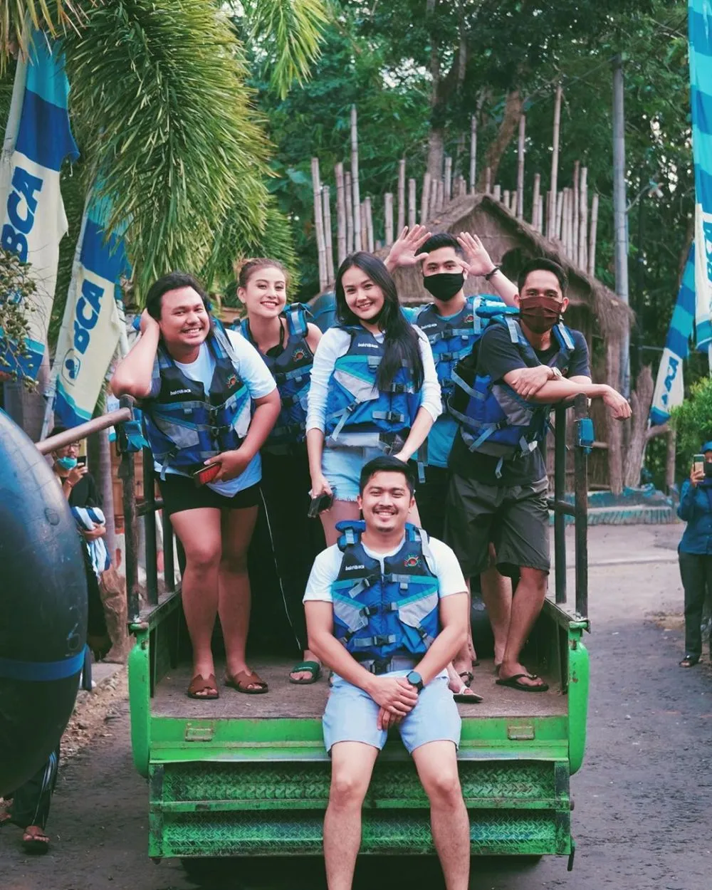 Potret seleb naik pick up Instagram Potret seleb naik pick up Instagram