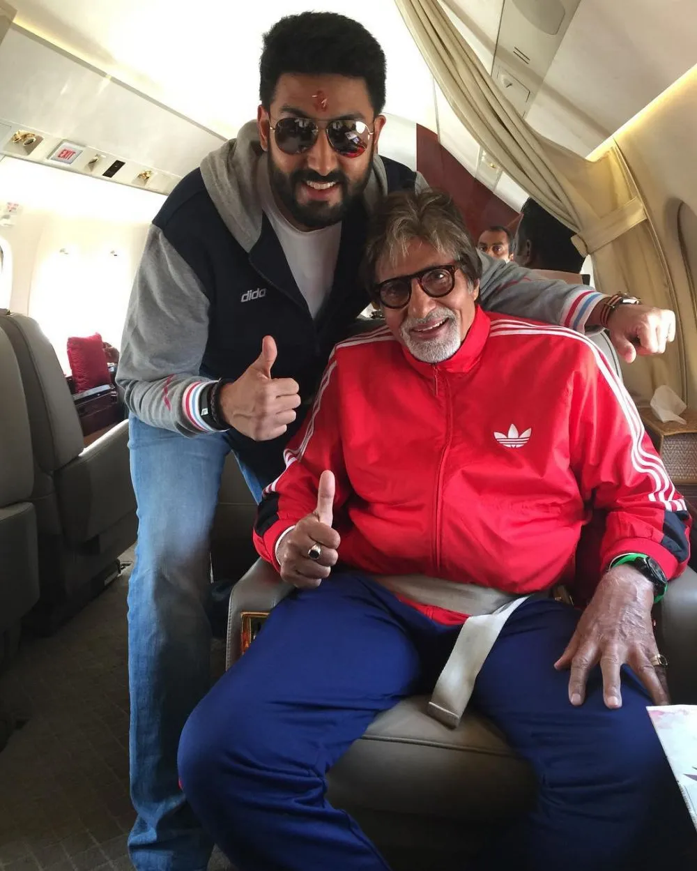  Amitabh Bachchan dan Abhishek © 2020 brilio.net Instagram/@bachchan