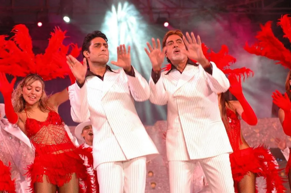  Amitabh Bachchan dan Abhishek © 2020 brilio.net Instagram/@bachchan