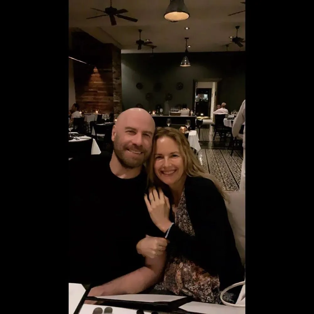 kenangan manis John Travolta dan istri © 2020 brilio.net kenangan manis John Travolta dan istri © 2020 brilio.net