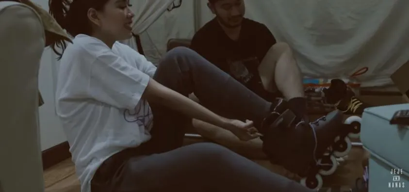 momen syahnaz dan jeje main sepatu roda youtube momen syahnaz dan jeje main sepatu roda youtube